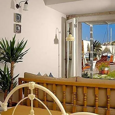 Marina Hostel Çeşme